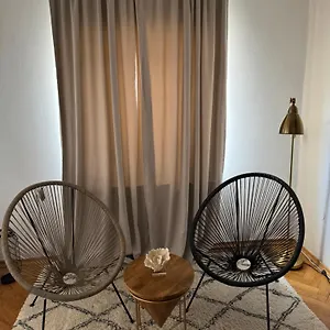 Апартаменты Leone Apartments With Free Parking, Пула