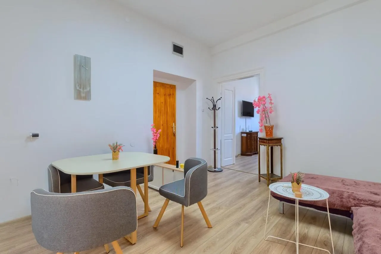 Large Apartment In City Centre Pula! Croatia