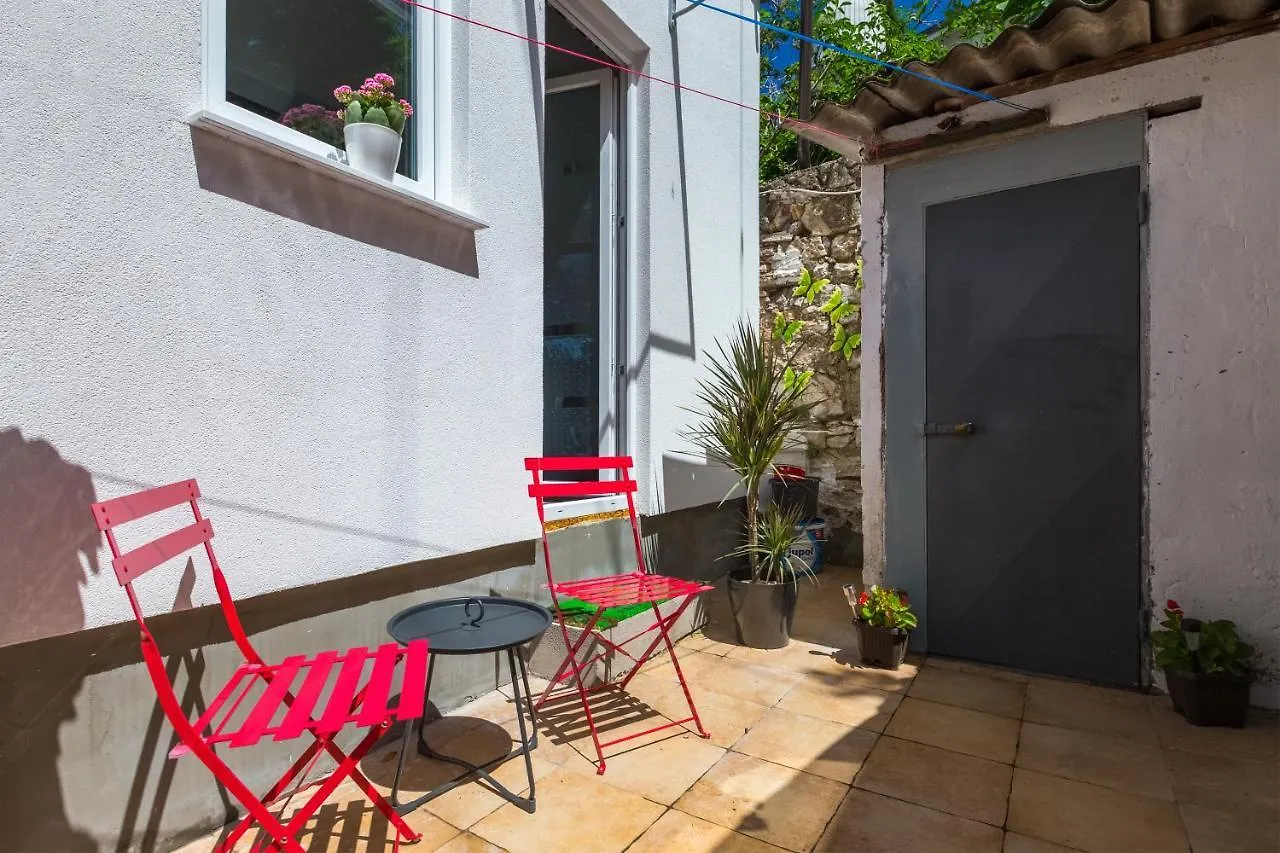 Large Apartment In City Centre Pula! Pula